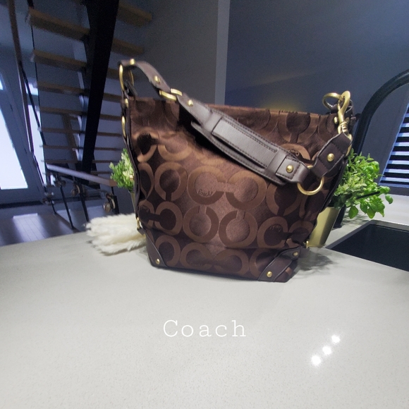 Coach Handbags - NWOT COACH Sublime sac à main neuf grand format avec logo, couleur marron et or